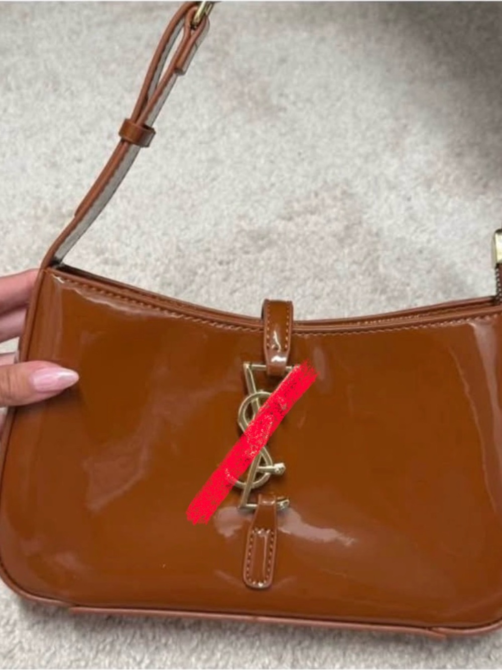 Source Unknown Glossy Tan Patent Shoulder Bag with Gold Hardware